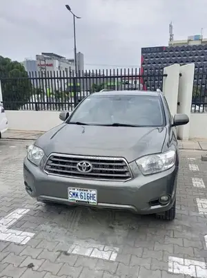 Toyota Highlander Available for Hire.
