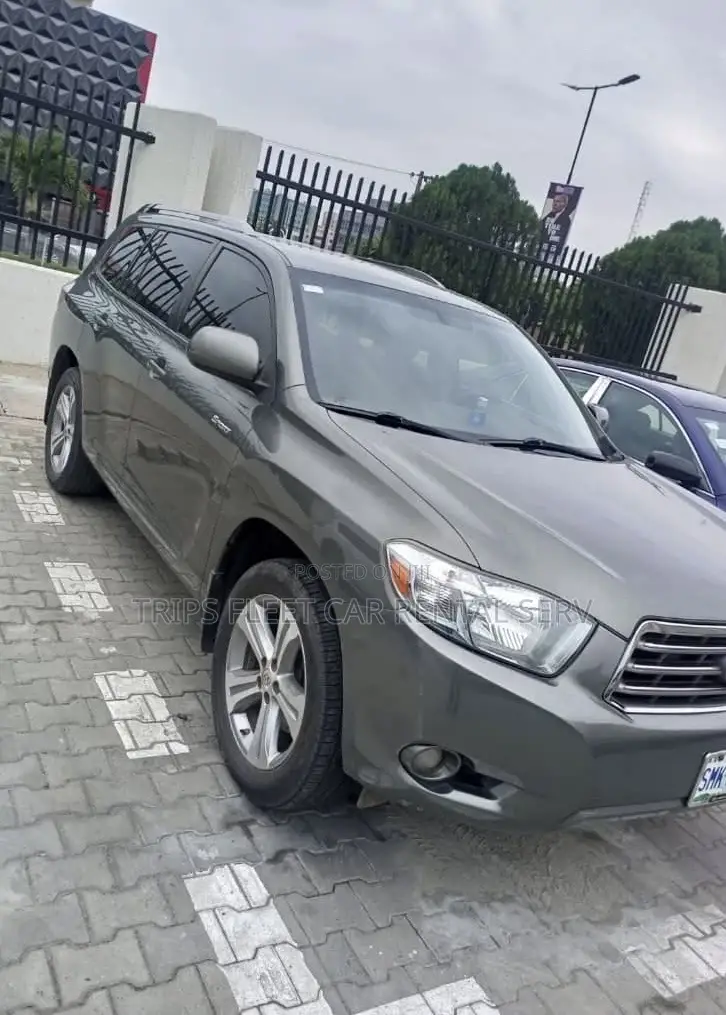 Toyota Highlander Available for Hire.