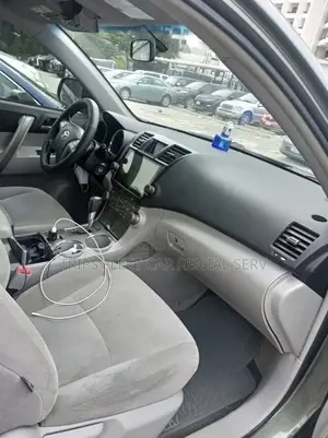 Toyota Highlander Available for Hire.