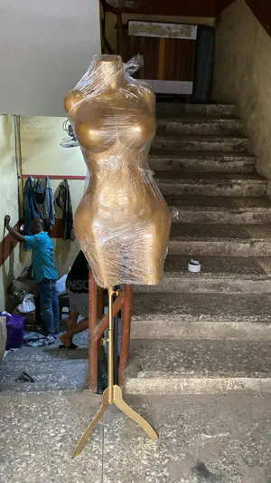 Gold Colour Female Body Form Type Fibre Display