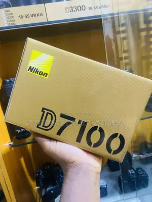 Nikon D7100 With 18-105mm Lens