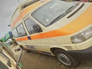 Volkswagen Transporter 2004 Yellow