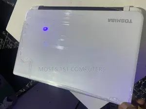 New Laptop Toshiba 8GB Intel HDD 250GB