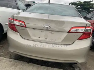Toyota Camry LE 4dr Sedan (2.5L 4cyl 6A) 2013 Gold