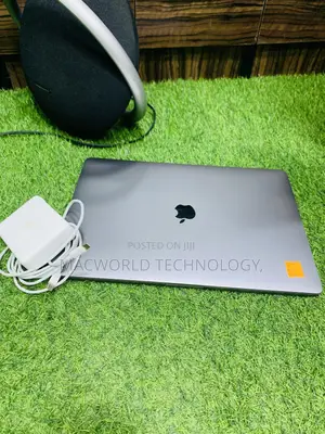 Laptop Apple MacBook Pro 2018 16GB Intel Core I7 SSD 512GB