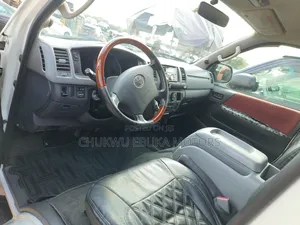 Toyota HiAce 2013 White
