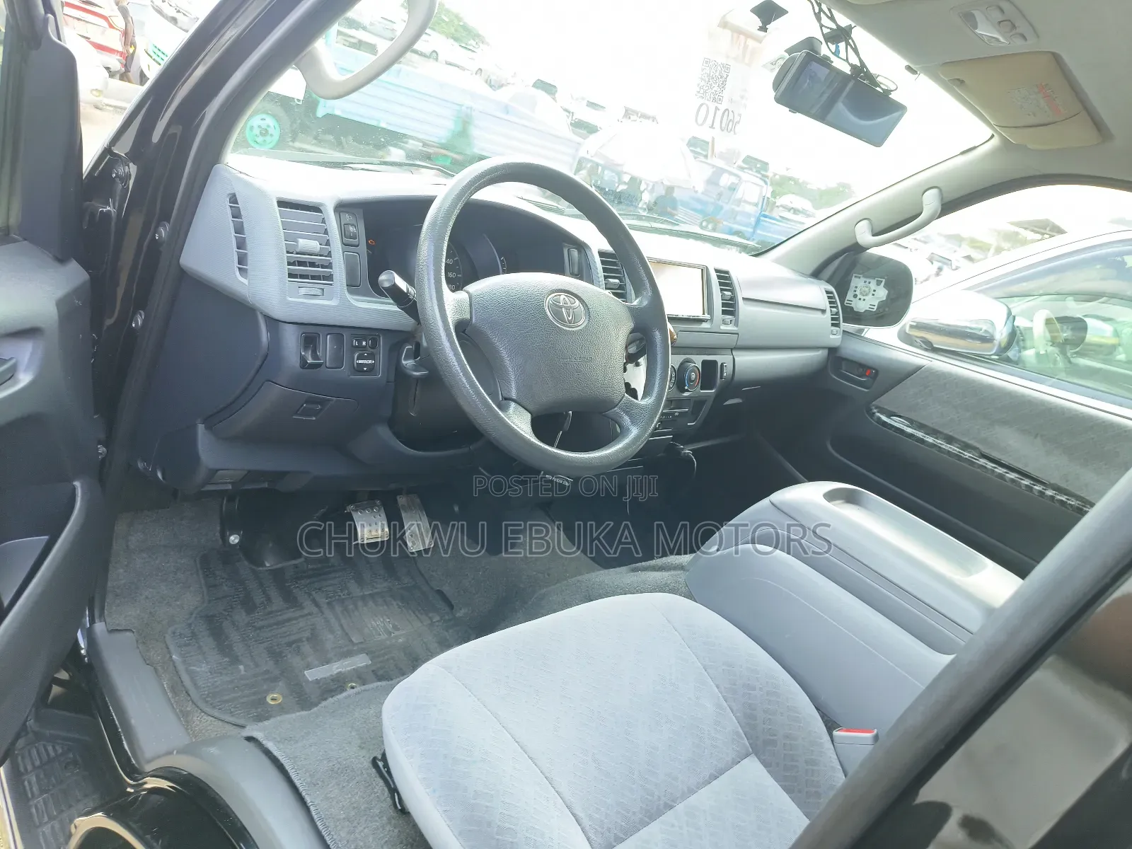 Toyota HiAce 2013 Black