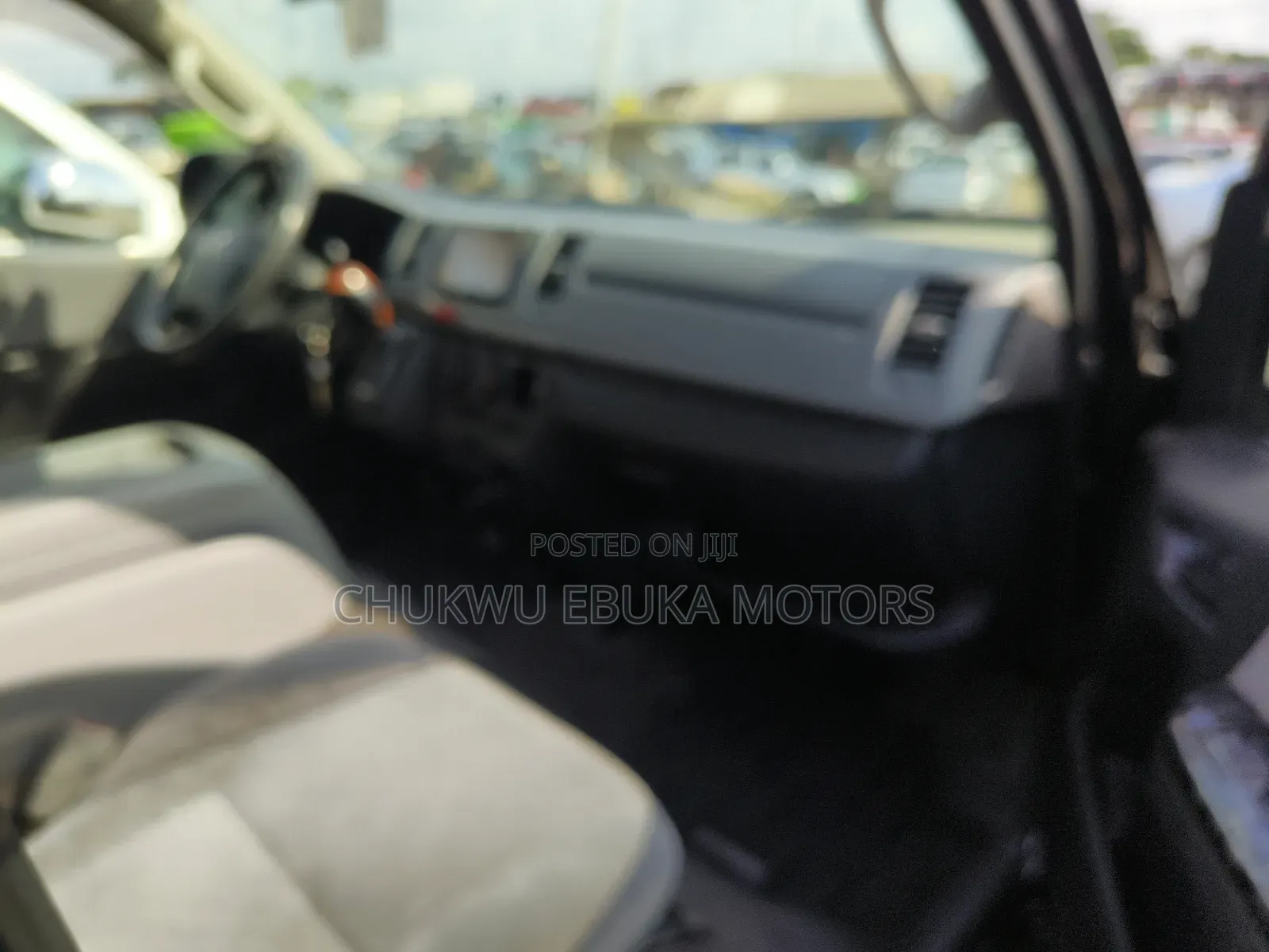 Toyota HiAce 2013 Black