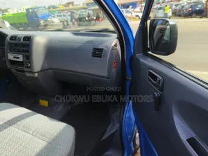 Toyota HiAce 2004 Blue