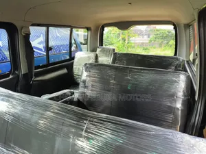 Toyota HiAce 2013 Black