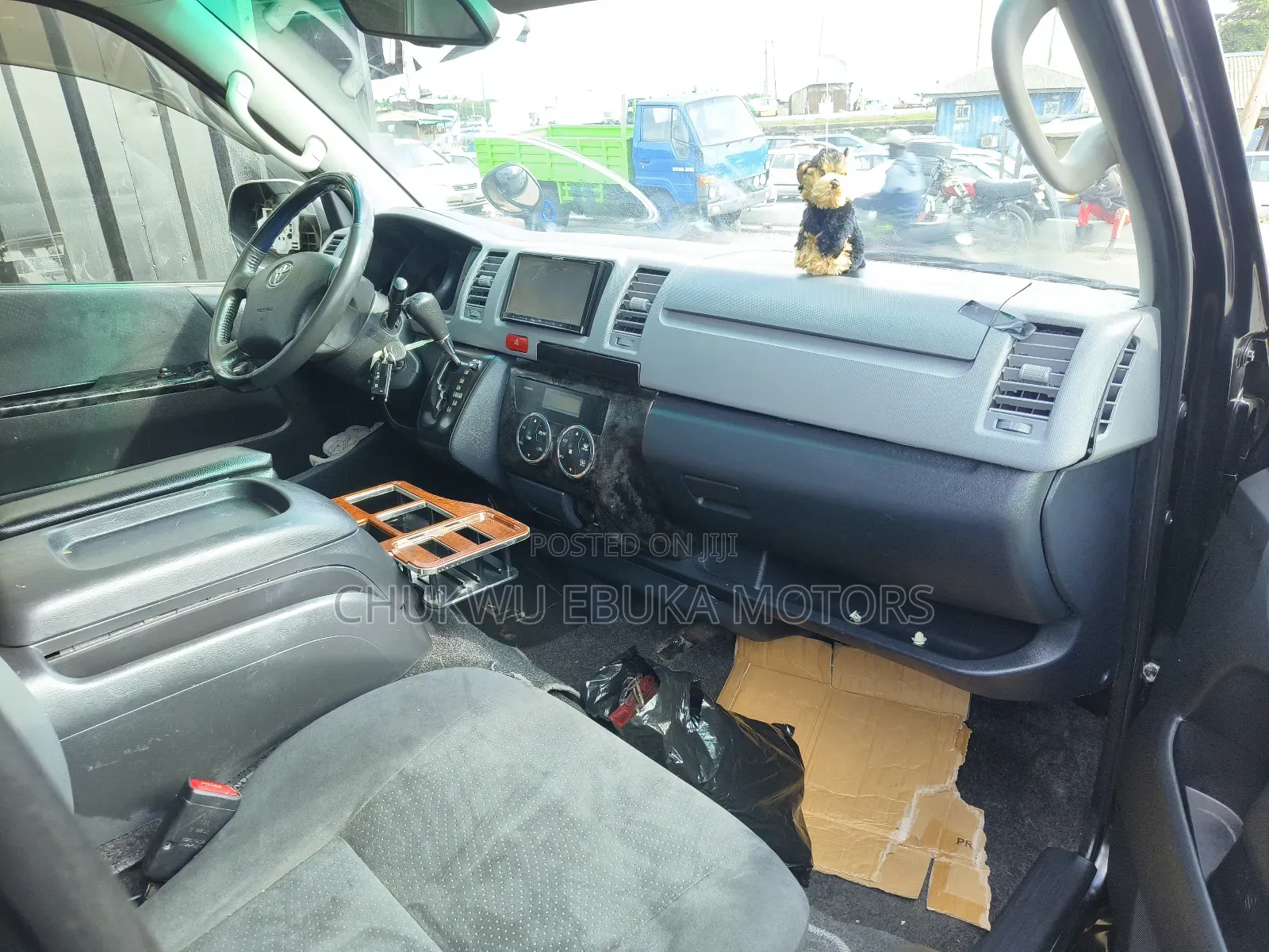Toyota HiAce 2013 Black
