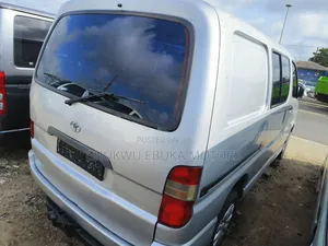 Toyota HiAce 2001 Silver