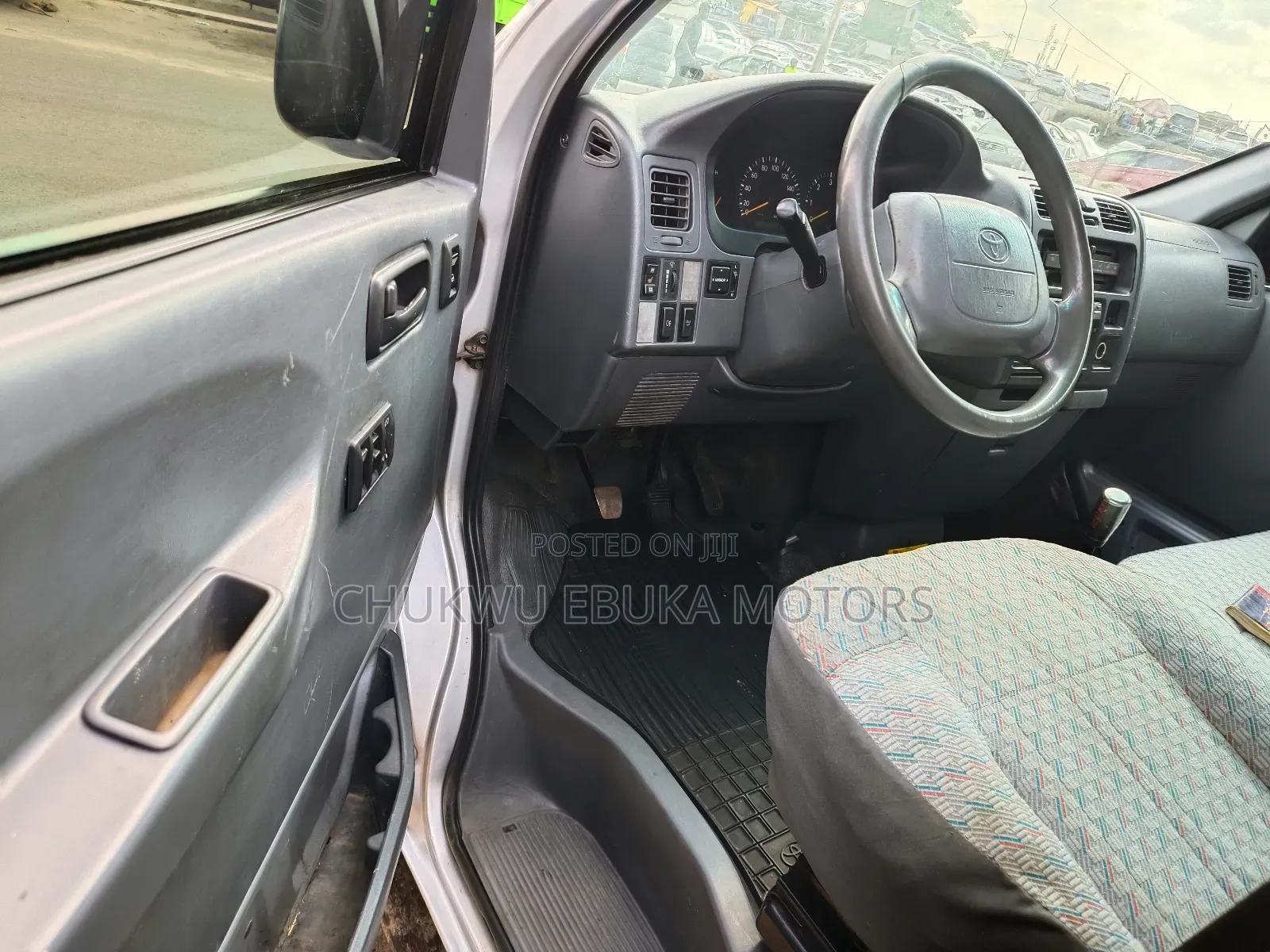 Toyota HiAce 2001 Silver