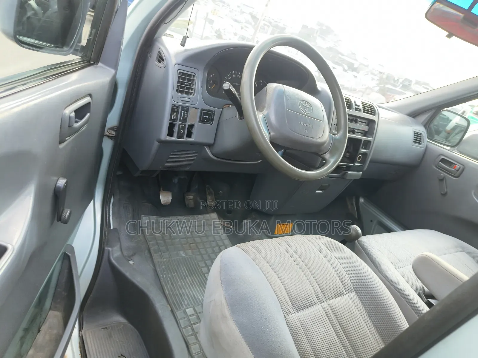 Toyota HiAce 2001 Blue