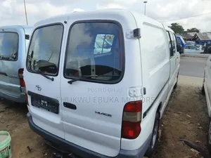 Toyota HiAce 2002 White