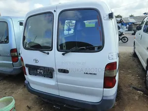 Toyota HiAce 2002 White