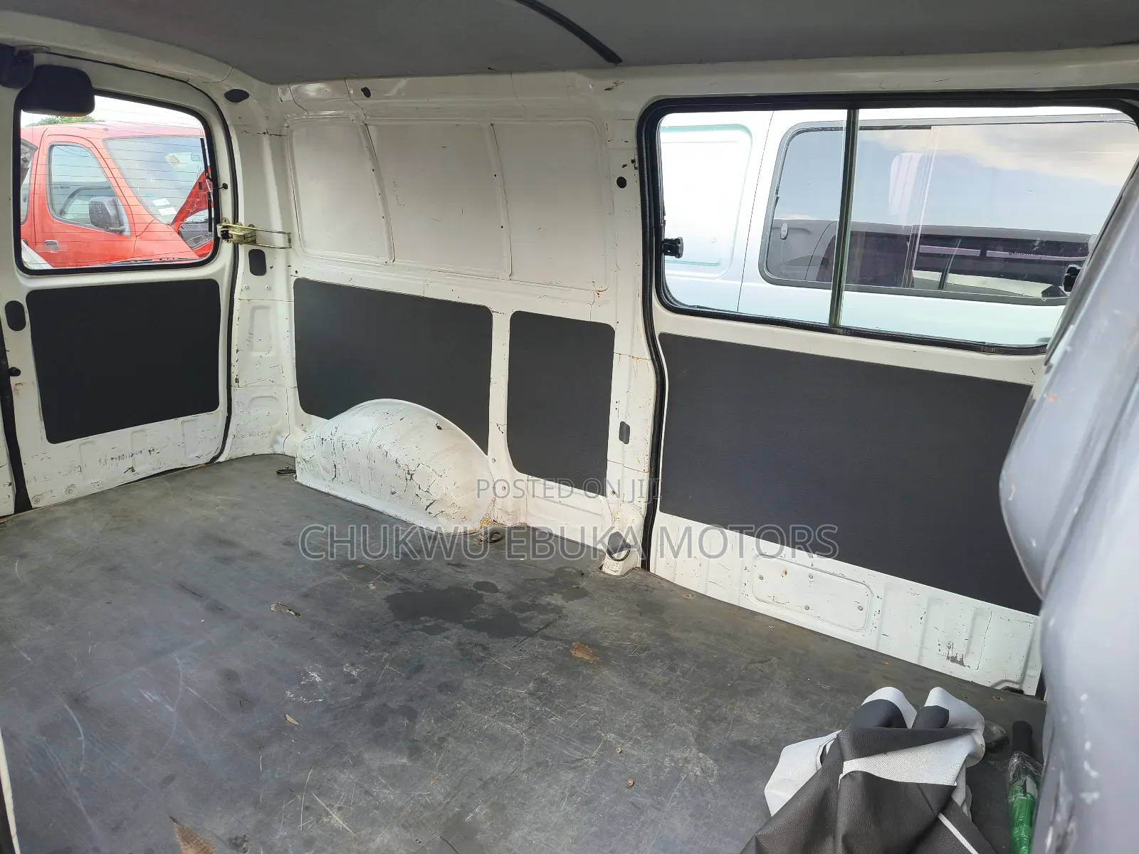 Toyota HiAce 2002 White