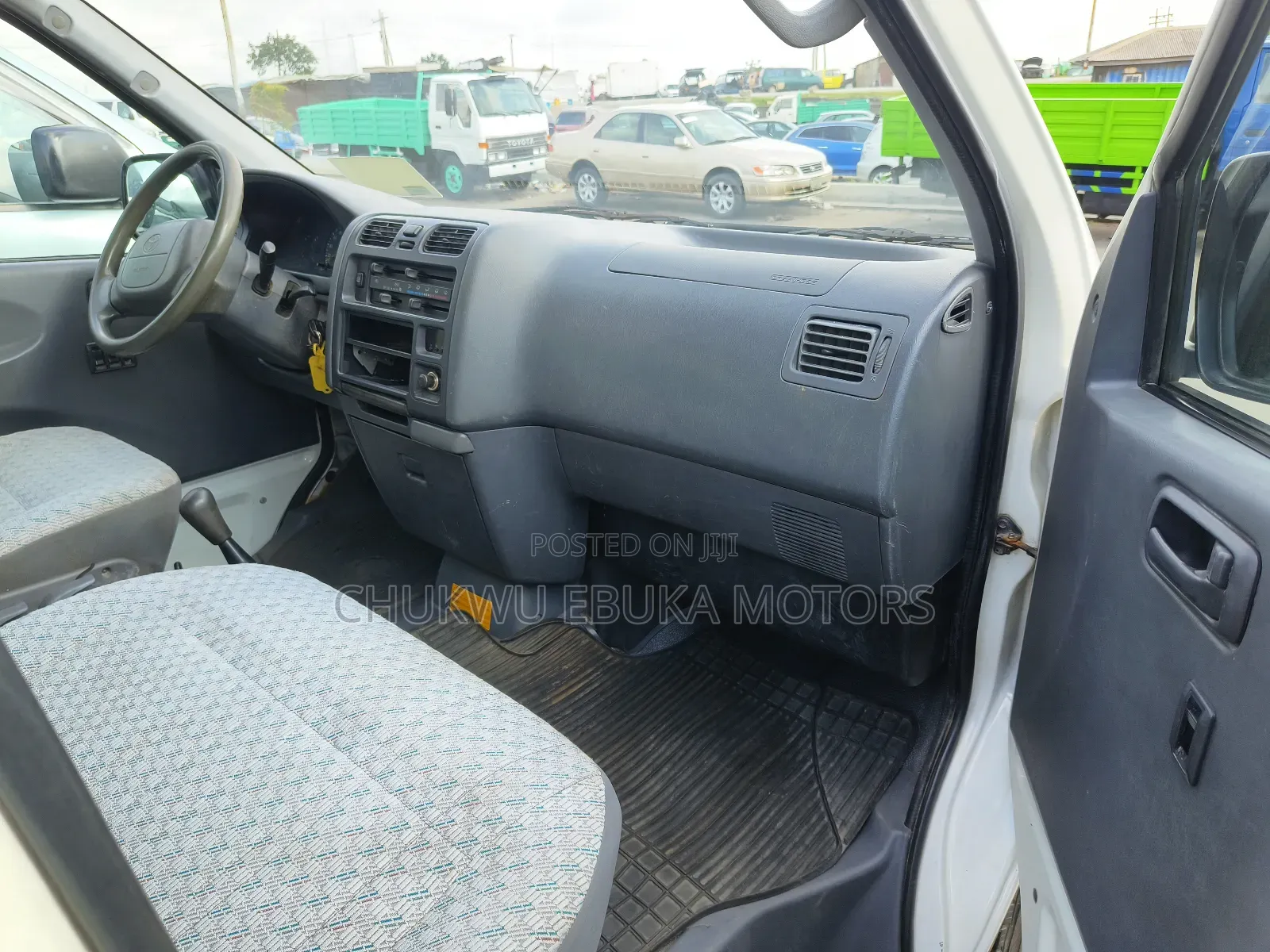Toyota HiAce 2002 White
