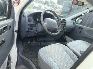 Toyota HiAce 2001 White