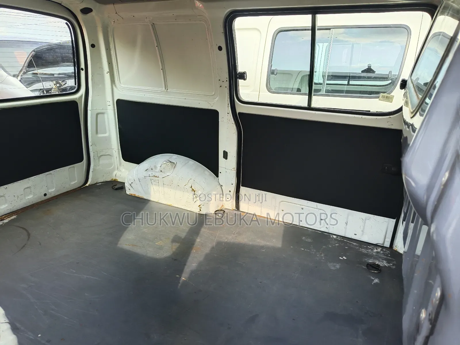 Toyota HiAce 2001 White