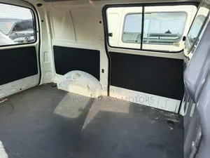 Toyota HiAce 2001 White