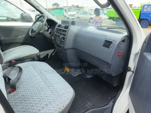 Toyota HiAce 2001 White