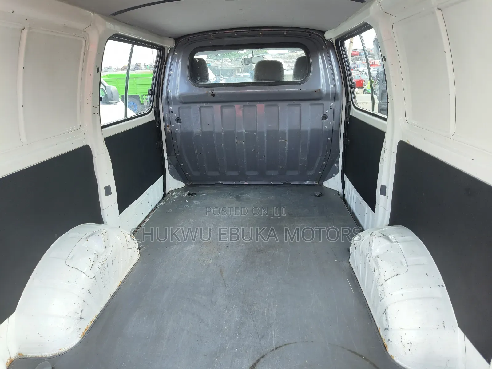 Toyota HiAce 2001 White