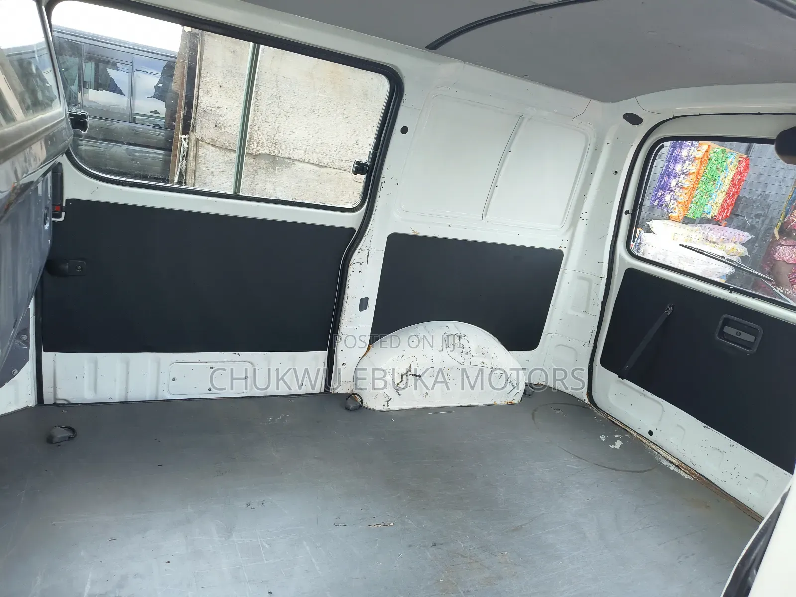 Toyota HiAce 2001 White