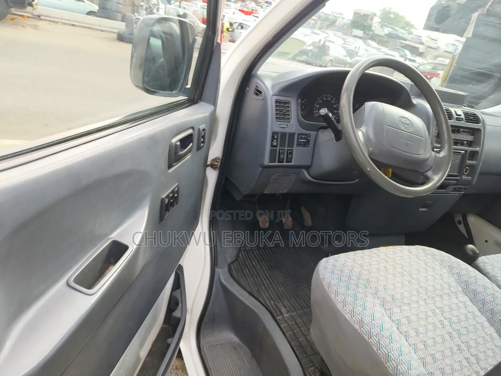 Toyota HiAce 2001 White