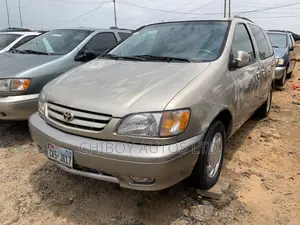 Toyota Sienna 2002 Gold