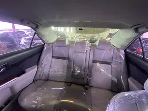 Toyota Camry XLE 4dr Sedan (2.5L 4cyl 6A) 2013 White