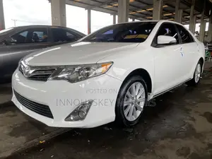 Toyota Camry XLE 4dr Sedan (2.5L 4cyl 6A) 2013 White