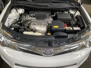 Toyota Camry XLE 4dr Sedan (2.5L 4cyl 6A) 2013 White
