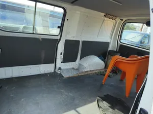 Toyota HiAce 2002 White