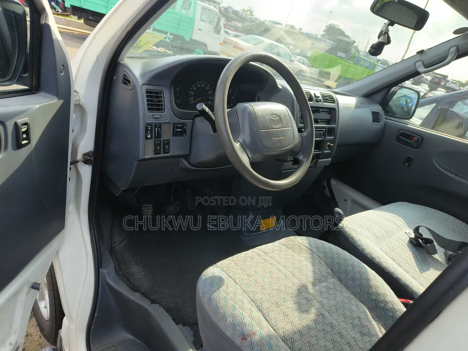 Toyota HiAce 2002 White
