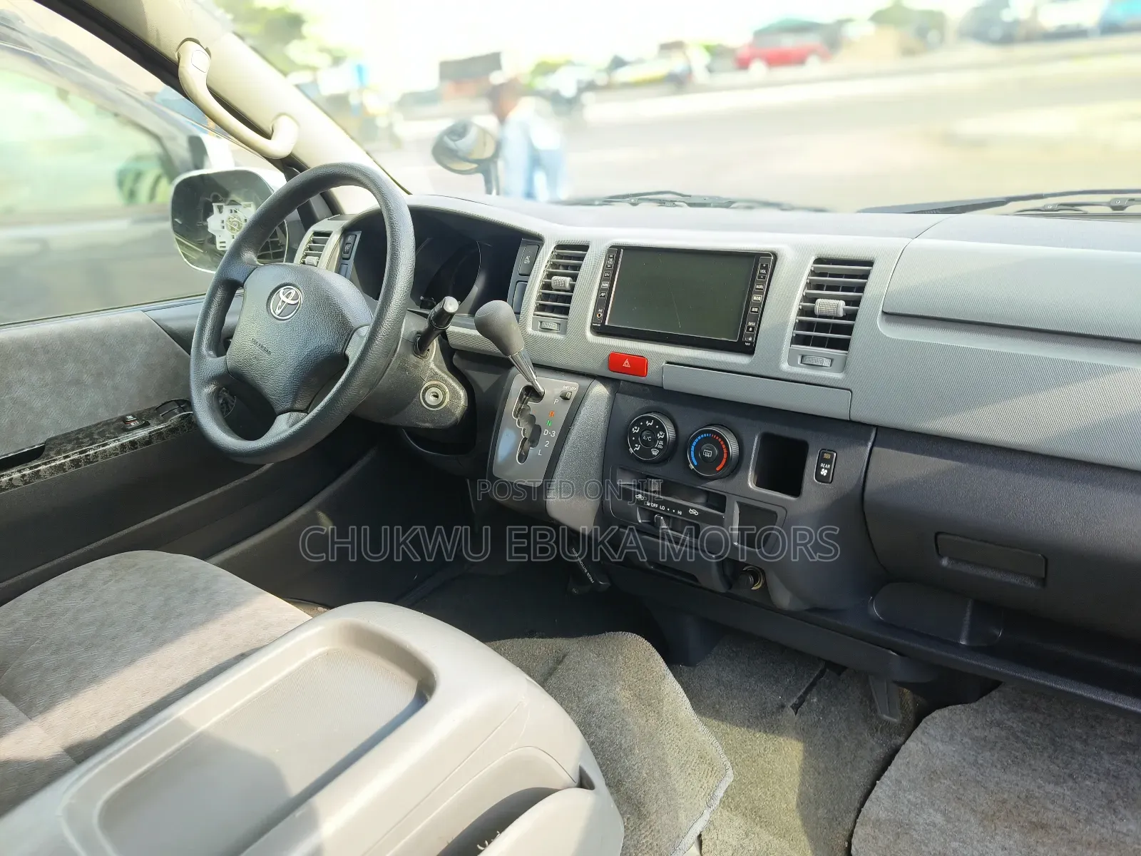 Toyota HiAce 2013 Silver