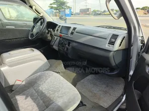 Toyota HiAce 2013 Silver