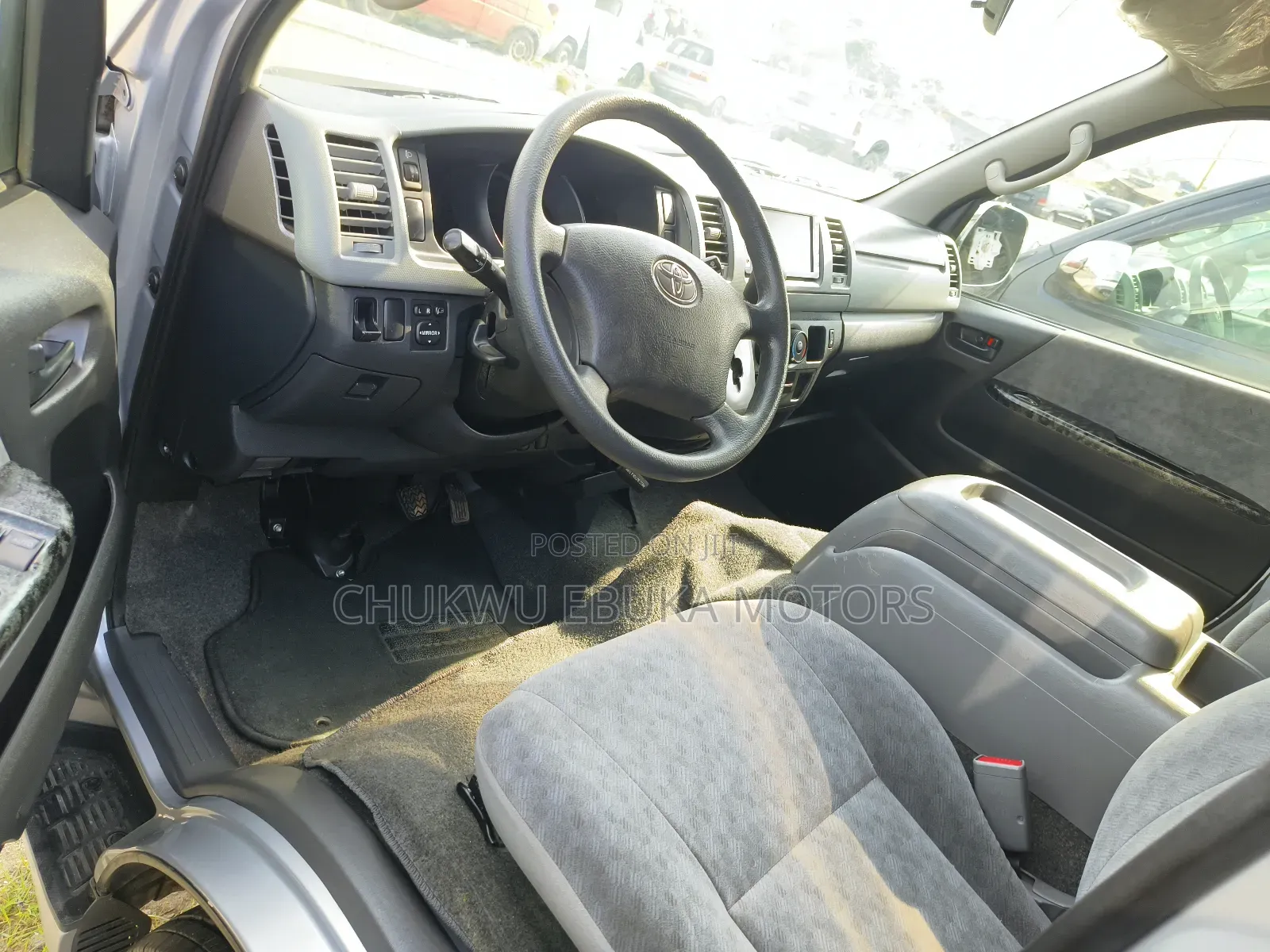 Toyota HiAce 2013 Silver