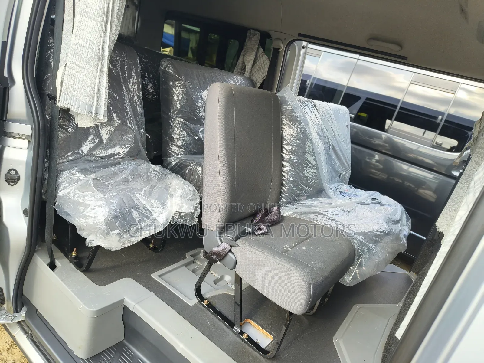 Toyota HiAce 2013 Silver