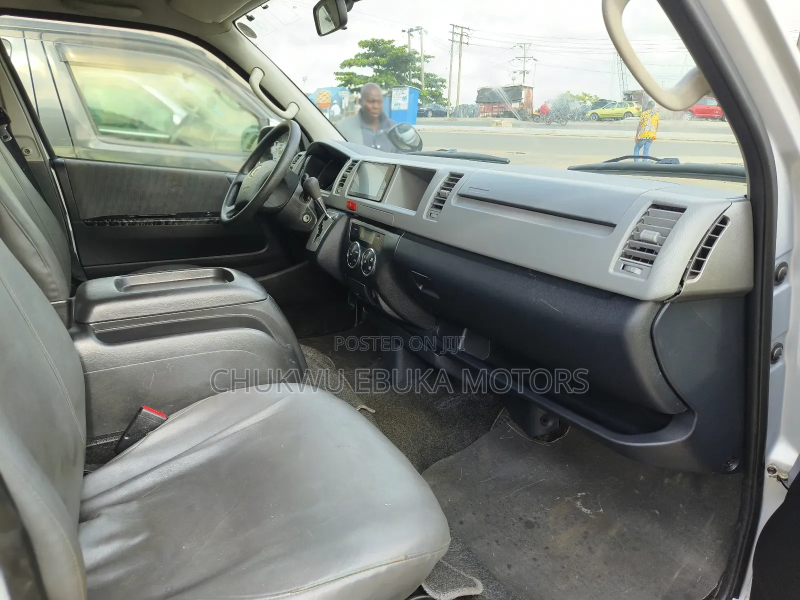 Toyota HiAce 2013 Silver