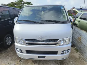 Toyota HiAce 2013 Silver