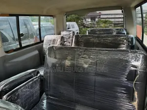 Toyota HiAce 2013 Silver