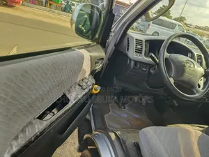 Toyota HiAce 2013 Silver
