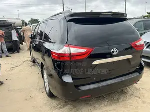 Toyota Sienna 2017 Black