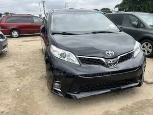 Toyota Sienna 2017 Black