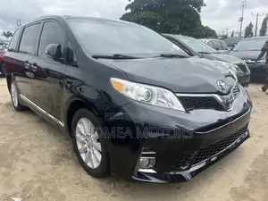 Toyota Sienna 2018 Black
