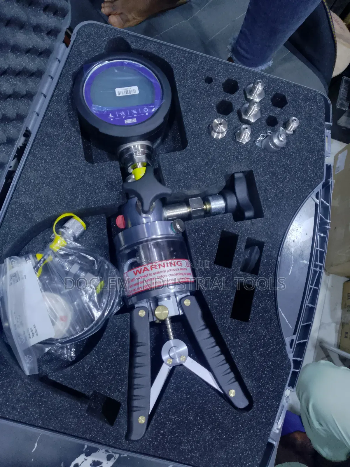 Digital Pressure Gauge With Stand