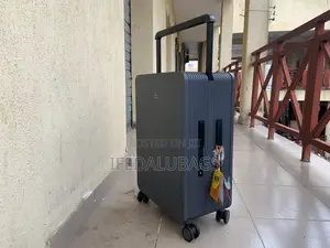 Medium Size Leaves King Quality Wide Pole Travel Luggage