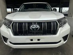 Photo - Toyota Land Cruiser Prado 2022 White