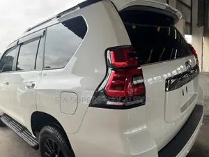 Toyota Land Cruiser Prado 2022 White